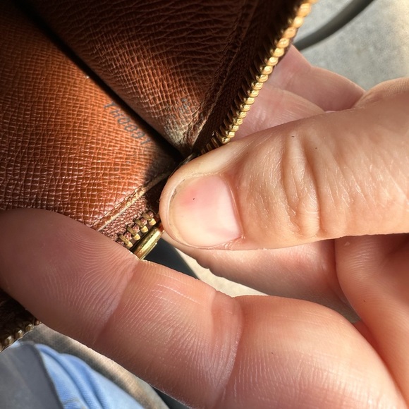 -TH0091 Vintage Louis Vuitton Long Sarah Wallet - Picture 11 of 11